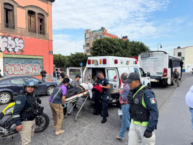 POLICÍA VIAL SALVA LA VIDA DE CHÓFER URBANO EN PLENO SERVICIO.