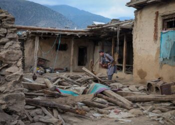 TERREMOTO DE MAGNITUD 6 DEJA MÁS DE MIL MUERTOS EN AFGANISTÁN.