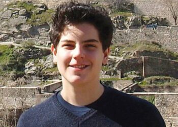 CARLO ACUTIS YA ES SANTO, EL VATICANO RECONOCE AL “PRIMER MILENIAL DE LA IGLESIA”.