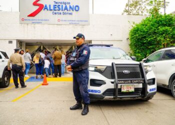ELEMENTOS DE SEGURIDAD PÚBLICA ACUDEN AL COLEGIO SALESIANO, LUEGO DE UNA PRESUNTA AMENAZA QUE CIRCULÓ A TRAVÉS DE REDES SOCIALES.
