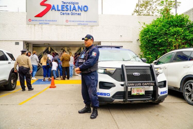 ELEMENTOS DE SEGURIDAD PÚBLICA ACUDEN AL COLEGIO SALESIANO, LUEGO DE UNA PRESUNTA AMENAZA QUE CIRCULÓ A TRAVÉS DE REDES SOCIALES.