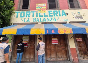 CLAUSURAN PREVENTIVAMENTE TORTILLERÍA EN EL BARRIO DE SAN SEBASTIÁN POR OLOR A GAS.