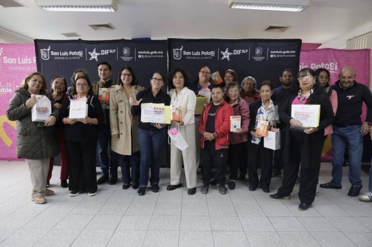 DIF MUNICIPAL FORTALECE A EMPRENDEDORES DEL MERCADITO INCLUSIVO CON HERRAMIENTAS DIGITALES.
