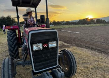 MUJERES AL TRACTOR IMPULSA EL CAMPO POTOSINO.