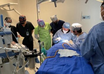 POR SEGUNDO DÍA CONSECUTIVO CONTINUAN OPERACIONES DE LABIO Y PALADAR HENDIDO EN EL HOSPITAL DE LA NIÑEZ Y LA MUJER.