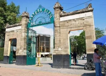 RETIRO MASIVO DE MÁS DE 400 PENDONES NO AUTORIZADOS EN EL PONIENTE DE LA CAPITAL.