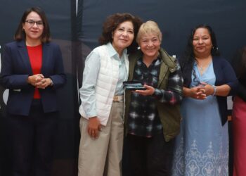 RETIRO MASIVO DE MÁS DE 400 PENDONES NO AUTORIZADOS EN EL PONIENTE DE LA CAPITAL.