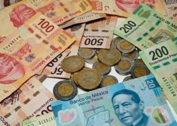 RETIRO MASIVO DE MÁS DE 400 PENDONES NO AUTORIZADOS EN EL PONIENTE DE LA CAPITAL.