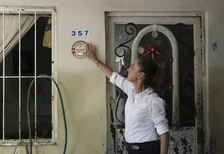 FATIMA BOSCH BRILLA CON UN TRAJE DISEÑADO POR EL POTOSINO FERNANDO ORTIZ