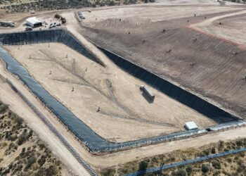 FATIMA BOSCH BRILLA CON UN TRAJE DISEÑADO POR EL POTOSINO FERNANDO ORTIZ