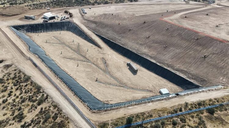 FATIMA BOSCH BRILLA CON UN TRAJE DISEÑADO POR EL POTOSINO FERNANDO ORTIZ