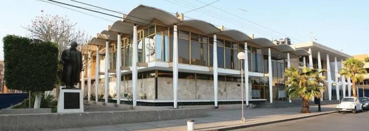 FATIMA BOSCH BRILLA CON UN TRAJE DISEÑADO POR EL POTOSINO FERNANDO ORTIZ