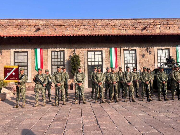 FATIMA BOSCH BRILLA CON UN TRAJE DISEÑADO POR EL POTOSINO FERNANDO ORTIZ