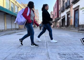 REABREN CALLE JULIÁN DE LOS REYES AL PASO PEATONAL PARA IMPULSAR LA ACTIVIDAD ECONÓMICA.