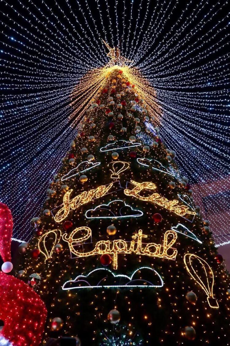 SAN LUIS CAPITAL BRILLA CON EL ENCENDIDO NAVIDEÑO EN EL CENTRO HISTÓRICO.