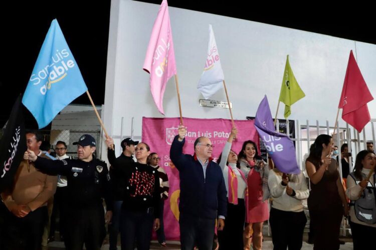 SAN LUIS POTOSÍ ENCIENDE LA MAGIA NAVIDEÑA QUE UNE A FAMILIAS Y VISITANTES.