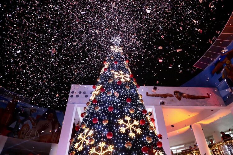 BRILLA EL ÁRBOL NAVIDEÑO EN LA UNIDAD ADMINISTRATIVA Y UNE A LA COMUNIDAD.