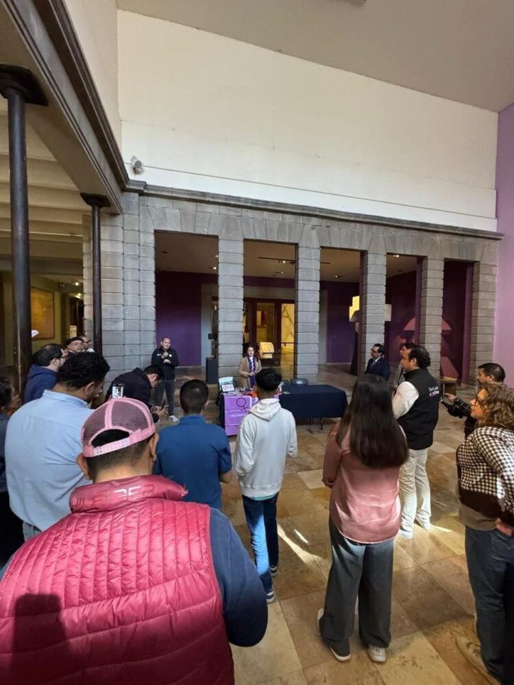 BRILLA EL ÁRBOL NAVIDEÑO EN LA UNIDAD ADMINISTRATIVA Y UNE A LA COMUNIDAD.