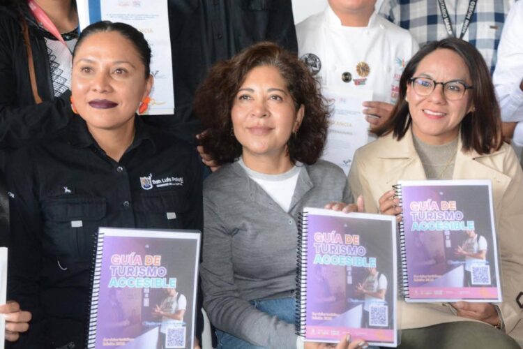 BRILLA EL ÁRBOL NAVIDEÑO EN LA UNIDAD ADMINISTRATIVA Y UNE A LA COMUNIDAD.