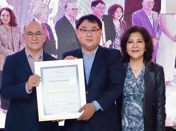 SAN LUIS CAPITAL ENTREGA DISTINTIVO TRABAJO-FAMILIA A 46 EMPRESAS.