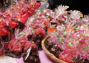 HOY SE CELEBRA EL DÍA DEL ABRAZO.