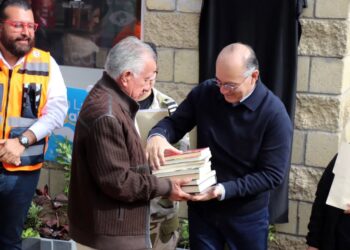 HOY SE CELEBRA EL DÍA DEL ABRAZO.