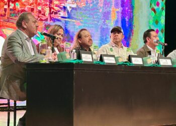 HOY SE CELEBRA EL DÍA DEL ABRAZO.