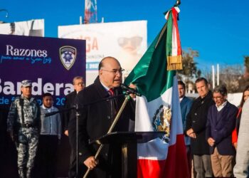 IZAR LA BANDERA DE MÉXICO NO DEBERÍA SER SOLO UN RITUAL.