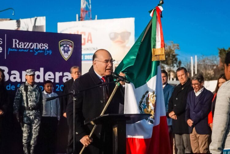 IZAR LA BANDERA DE MÉXICO NO DEBERÍA SER SOLO UN RITUAL.