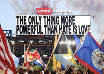 LA TARDE EN QUE LA MÚSICA DEL SUPER BOWL SE CONVIRTIÓ EN UN GRITO DE AMOR E IDENTIDAD LATINA.