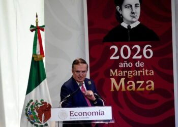 RESCATAN A TRABAJADOR SUSPENDIDO EN EL PISO 34 DEL HOTEL ST. REGIS EN CDMX