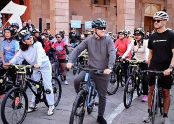 GALINDO ENCABEZA JORNADA DE LIMPIEZA Y ENTREGA DE BICICLETAS DURANTE EDICIÓN NUMERO 500 DE CAPITAL AL 100.