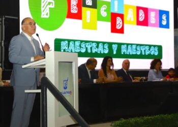 GALINDO RECONOCE Y PREMIA A MAESTROS QUE TRANSFORMAN VIDAS EN SAN LUIS POTOSÍ