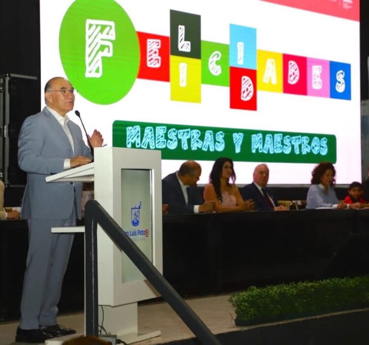GALINDO RECONOCE Y PREMIA A MAESTROS QUE TRANSFORMAN VIDAS EN SAN LUIS POTOSÍ
