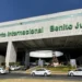 CAE ESTRUCTURA EN EL AICM Y PROVOCA MOMENTOS DE PÁNICO.