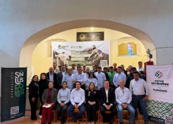 ENRIQUE GALINDO RECONOCE A MAESTROS DESTACADOS