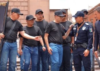 DOS POTOSINOS CON DISCAPACIDAD VISUAL BUSCAN SERVIR COMO POLICÍAS.