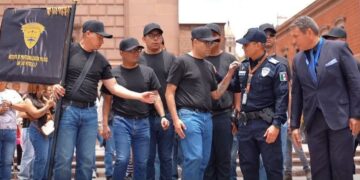 DOS POTOSINOS CON DISCAPACIDAD VISUAL BUSCAN SERVIR COMO POLICÍAS.