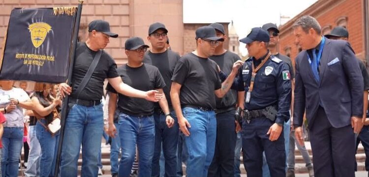 DOS POTOSINOS CON DISCAPACIDAD VISUAL BUSCAN SERVIR COMO POLICÍAS.