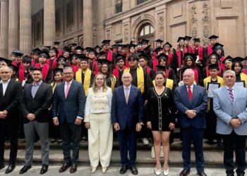 ENRIQUE GALINDO ENCABEZA GRADUACIÓN DE 250 ESTUDIANTES Y REFRENDA APOYO A LA EDUCACIÓN.