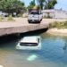 MUJER RESULTA LESIONADA TRAS CAER CON SU CAMIONETA AL CANAL DE LA MEDIA LUNA