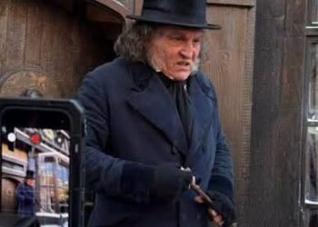 JOHNNY DEPP SORPRENDE EN LA COMIC-CON 2026 AL APARECER CARACTERIZADO COMO EBENEZER SCROOGE