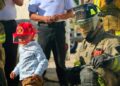 PROTECCIÓN CIVIL DE VILLA DE POZOS NOMBRA HÉROE HONORARIO AL PEQUEÑO DARRELL ISAAC