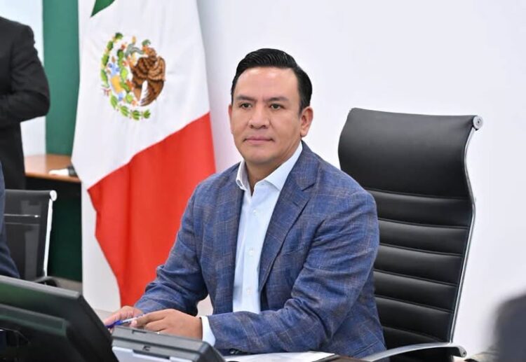 FAMILIAS DE POLICÍAS CAÍDOS RECIBIRÁN APOYO ECONÓMICO Y VIVIENDA