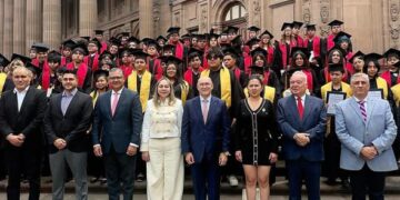 ENRIQUE GALINDO ENCABEZA GRADUACIÓN DE 250 ESTUDIANTES Y REFRENDA APOYO A LA EDUCACIÓN.
