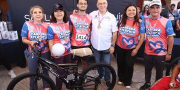 CIENTOS DE FAMILIAS SE SUMAN A LA CARRERA ATLÉTICA DEL DIF EN LA PILA.