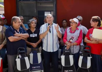 ENRIQUE GALINDO LLEVA OBRAS Y SERVICIOS AL FRACCIONAMIENTO VILLA RICA DURANTE LA JORNADA 236 DE DOMINGO DE PILAS