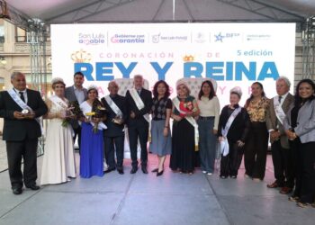 EMOTIVA CORONACIÓN MARCA EL INICIO DEL MES DEL ADULTO MAYOR.