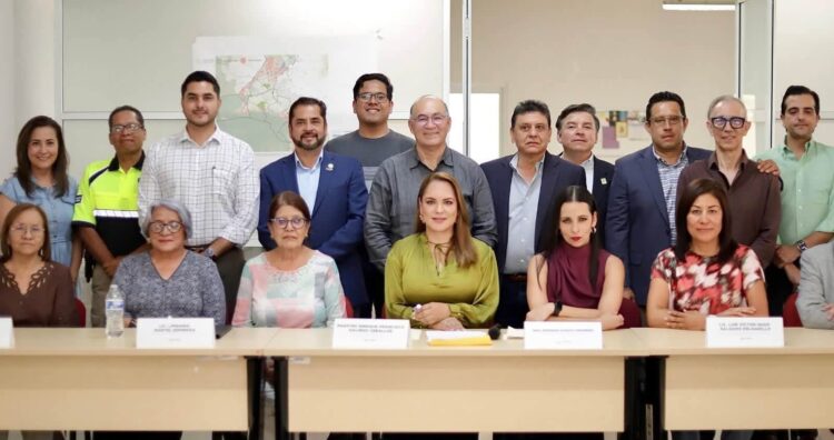 EMOTIVA CORONACIÓN MARCA EL INICIO DEL MES DEL ADULTO MAYOR.