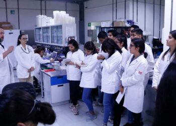 FUERTE TERREMOTO DE MAGNITUD 7.4 SACUDE COLOMBIA; REPORTAN HERIDOS Y DAÑOS EN EDIFICIOS